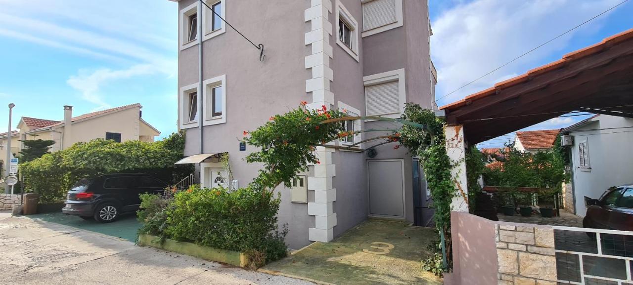 Apartments Mery Supetar Luaran gambar