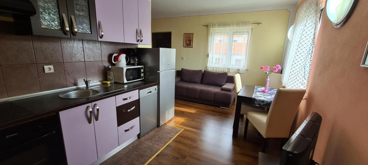 Apartments Mery Supetar Luaran gambar