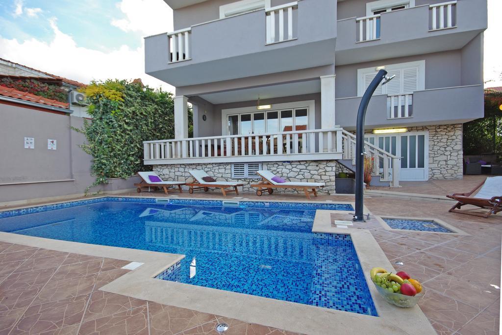 Apartments Mery Supetar Luaran gambar