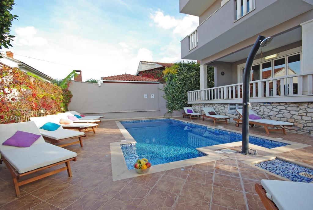 Apartments Mery Supetar Luaran gambar