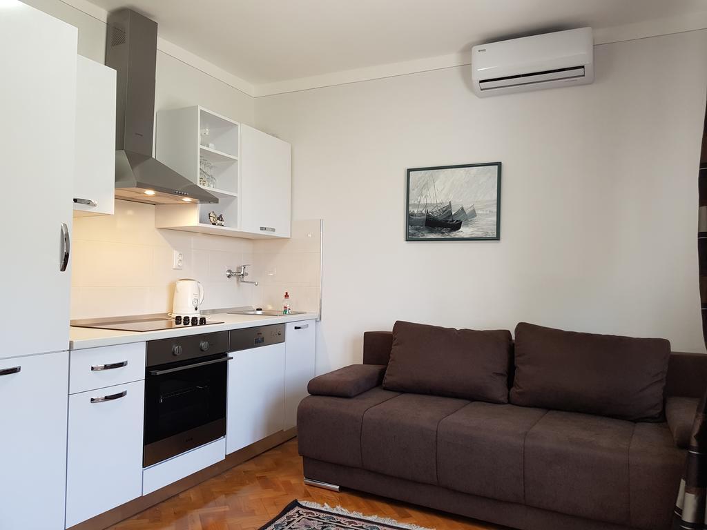 Apartments Mery Supetar Luaran gambar