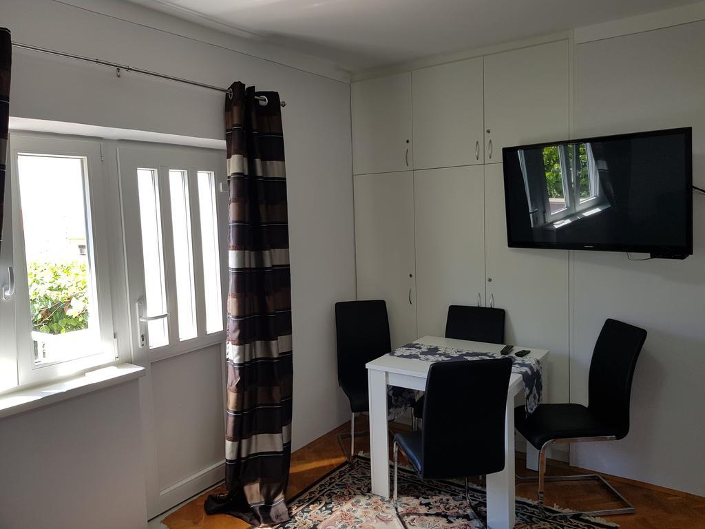 Apartments Mery Supetar Luaran gambar